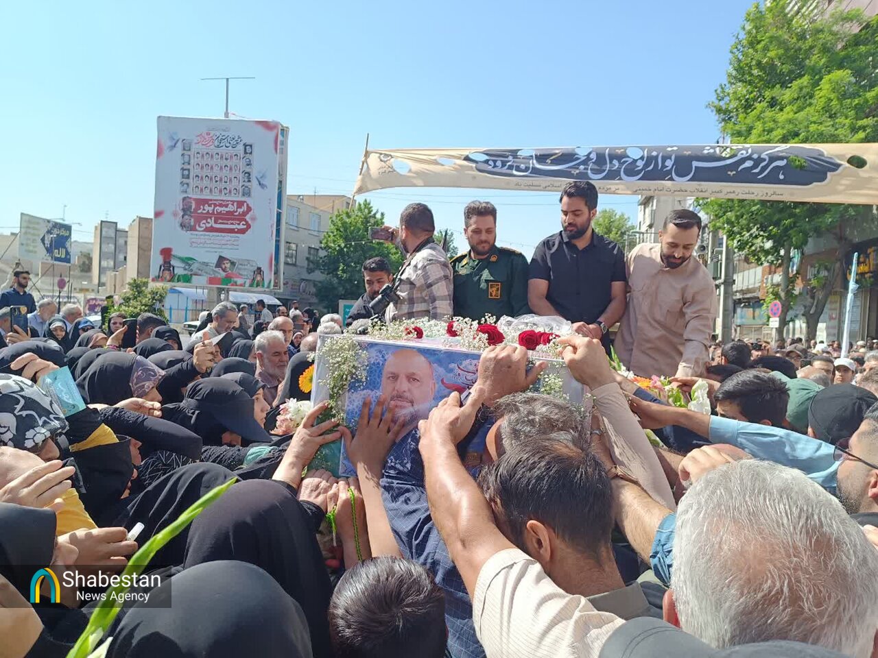 آیین تشییع پیکر مطهر شهید مدافع حرم حسین آبیار به روایت تصویر