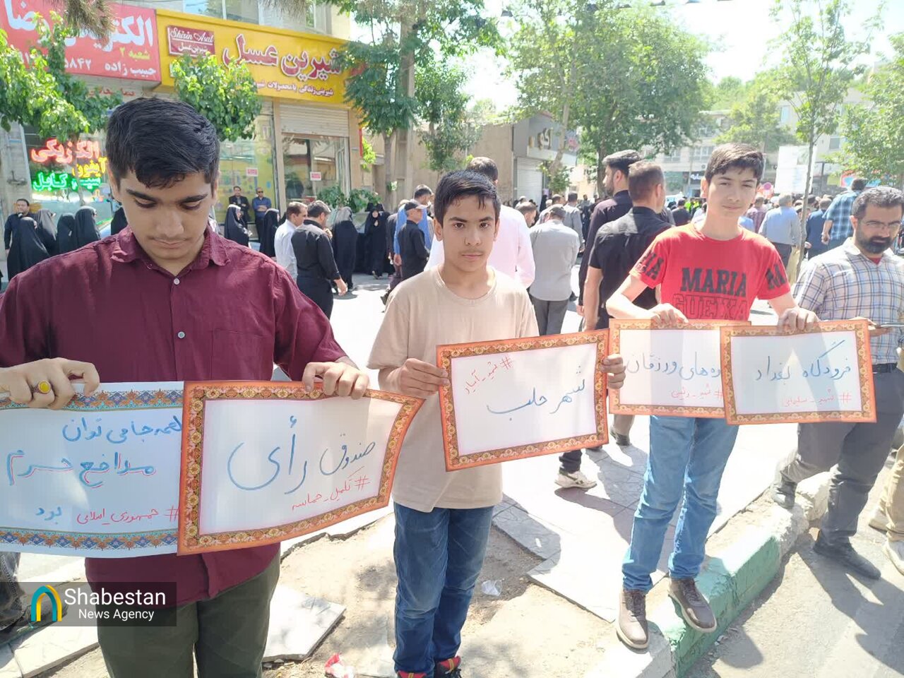 آیین تشییع پیکر مطهر شهید مدافع حرم حسین آبیار به روایت تصویر