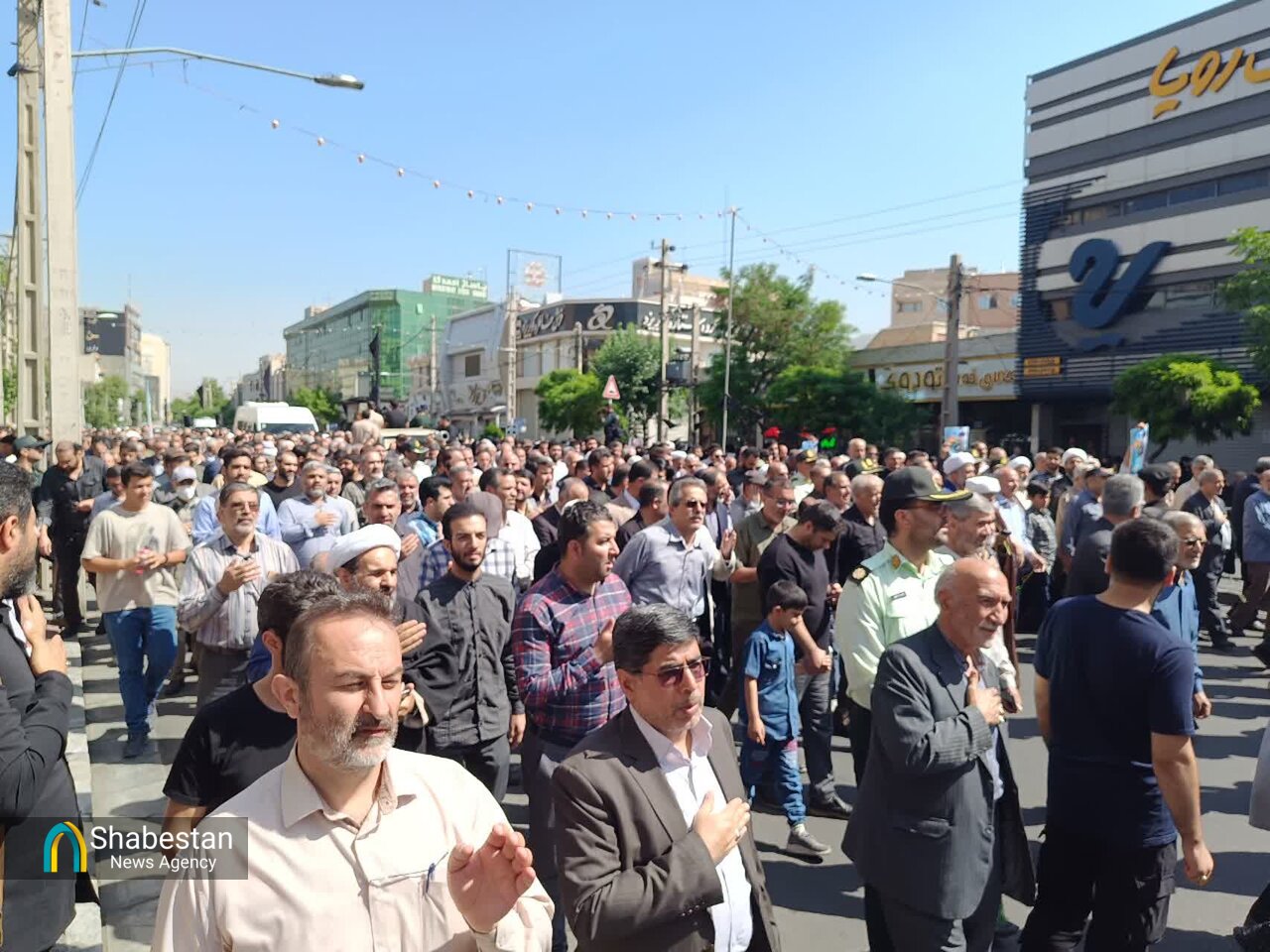 آیین تشییع پیکر مطهر شهید مدافع حرم حسین آبیار به روایت تصویر