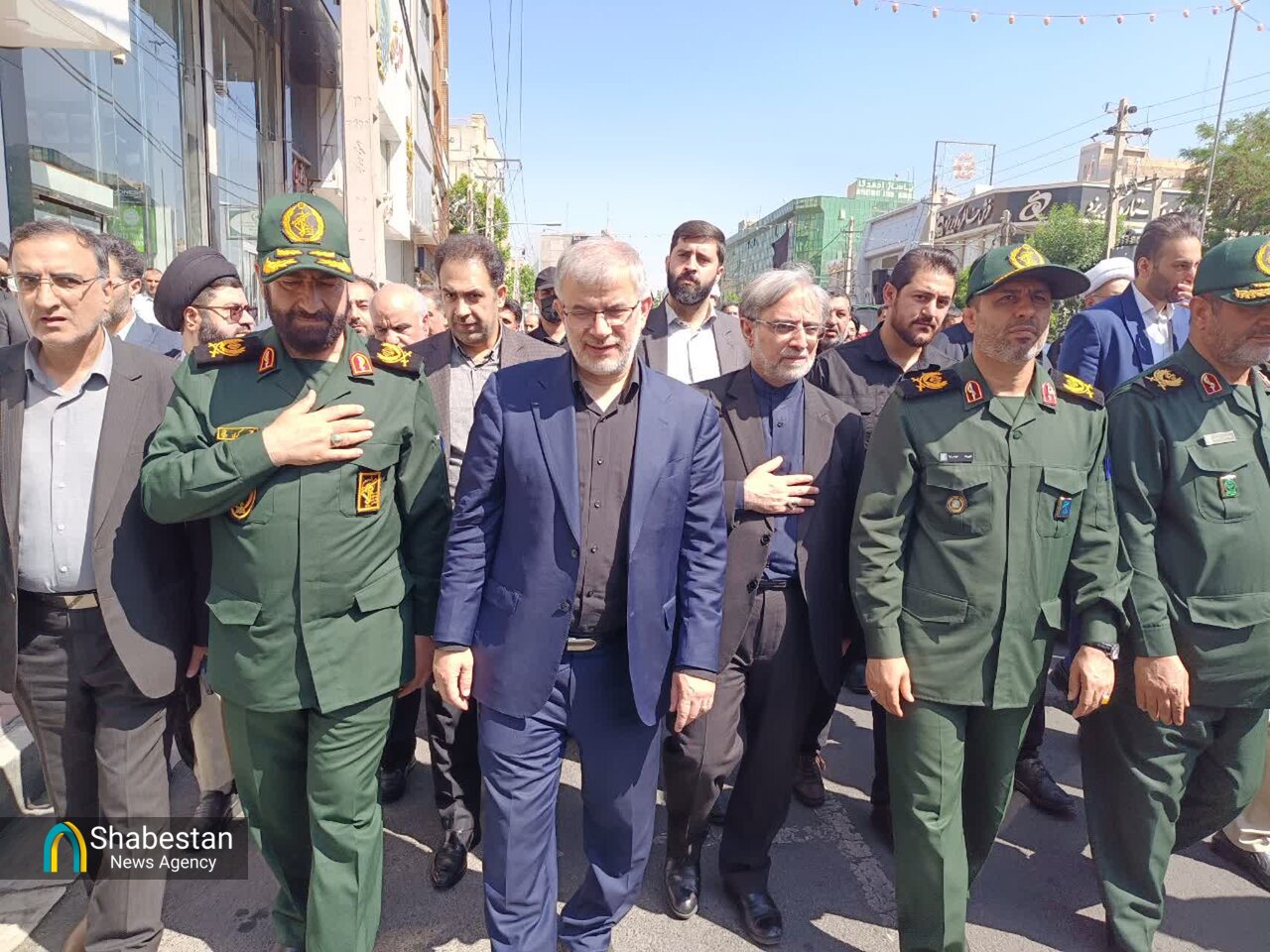 آیین تشییع پیکر مطهر شهید مدافع حرم حسین آبیار به روایت تصویر