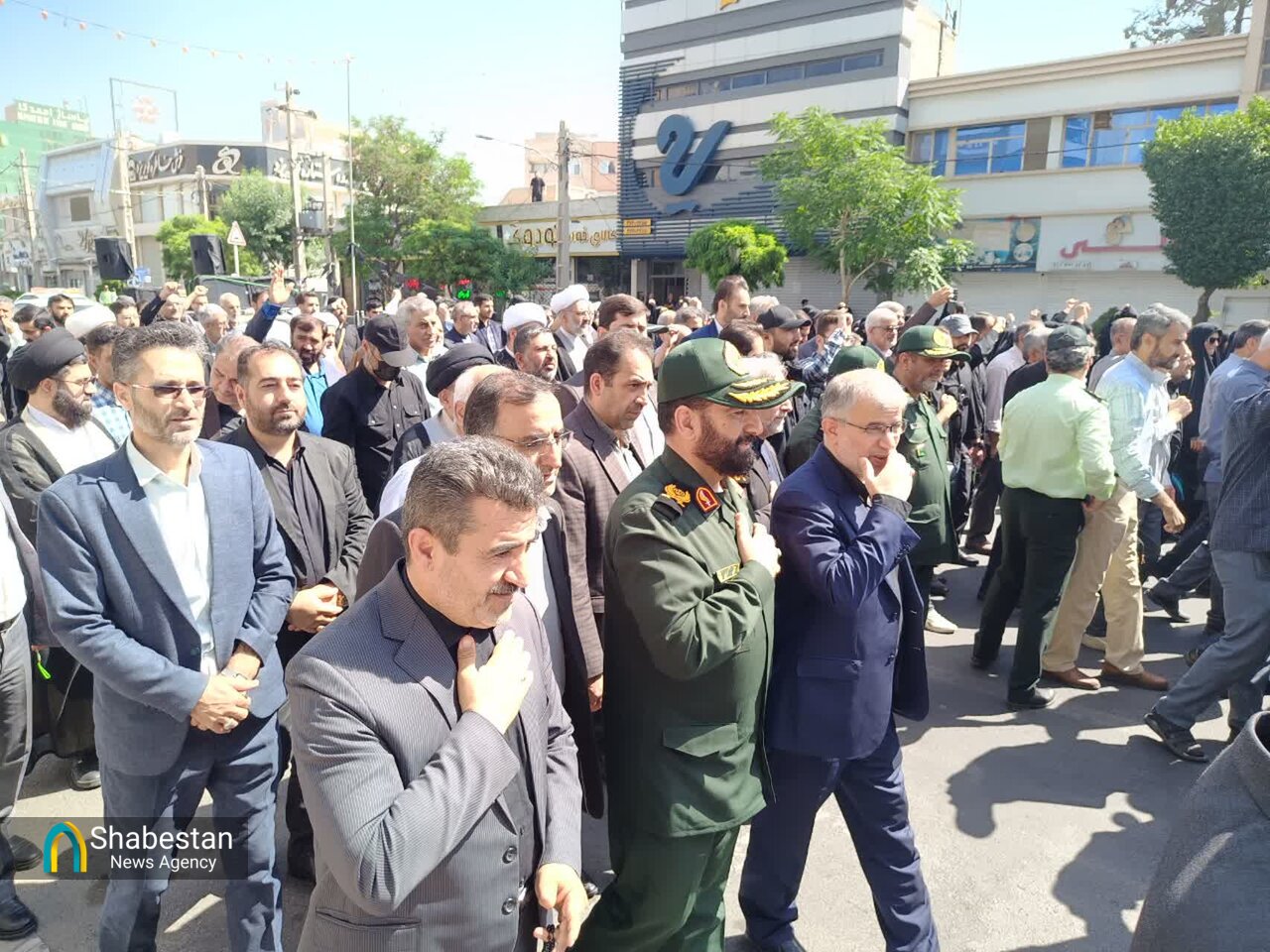 آیین تشییع پیکر مطهر شهید مدافع حرم حسین آبیار به روایت تصویر