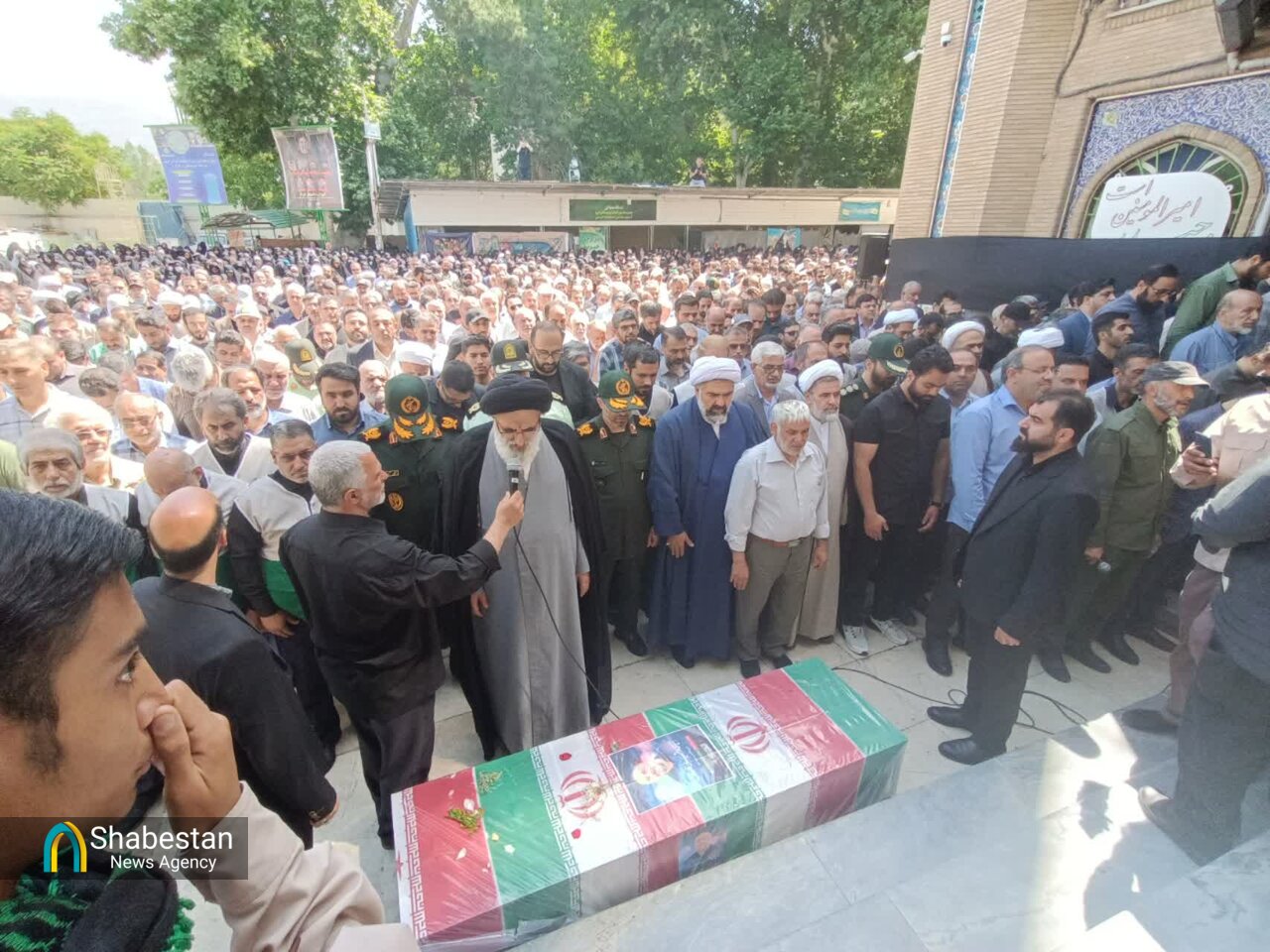 آیین تشییع پیکر مطهر شهید مدافع حرم حسین آبیار به روایت تصویر