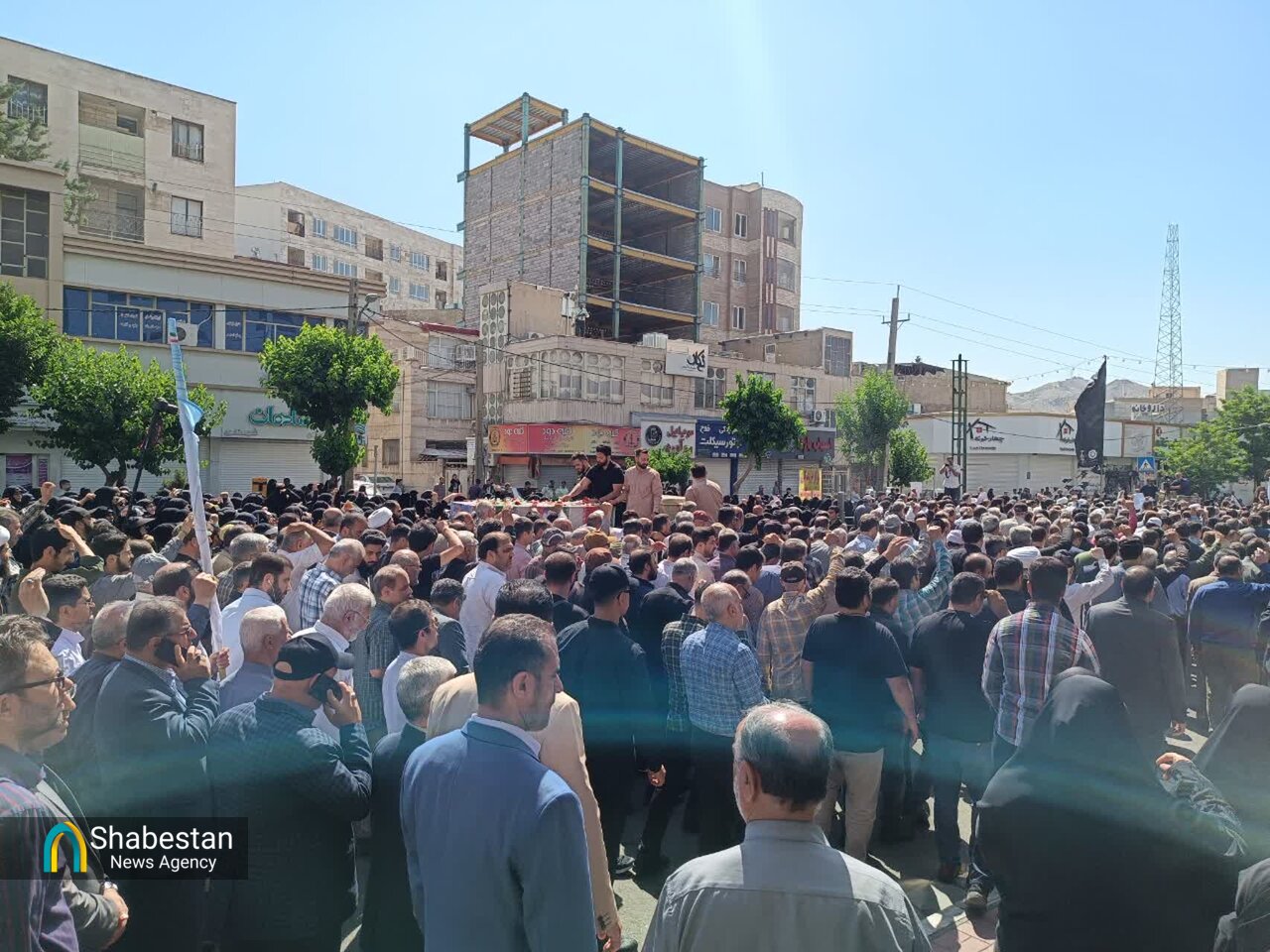 آیین تشییع پیکر مطهر شهید مدافع حرم حسین آبیار به روایت تصویر