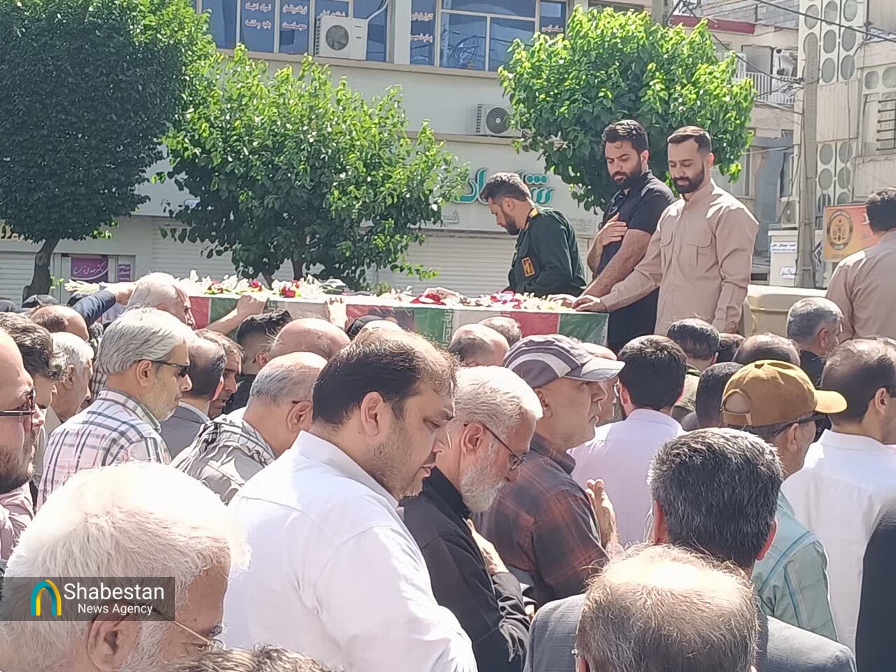 آیین تشییع پیکر مطهر شهید مدافع حرم حسین آبیار به روایت تصویر