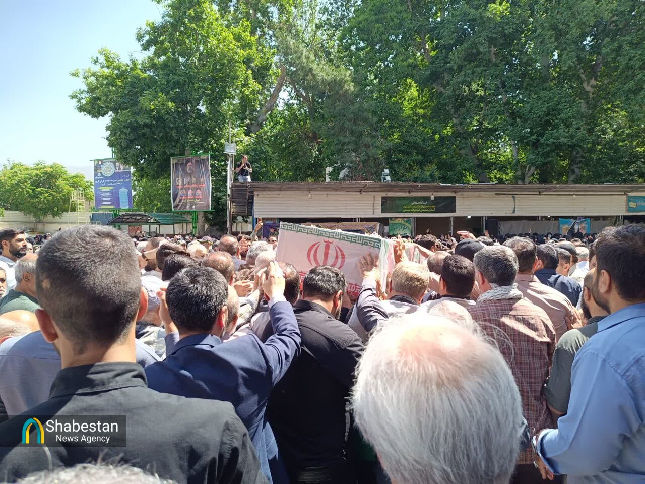 آیین تشییع پیکر مطهر شهید مدافع حرم حسین آبیار به روایت تصویر