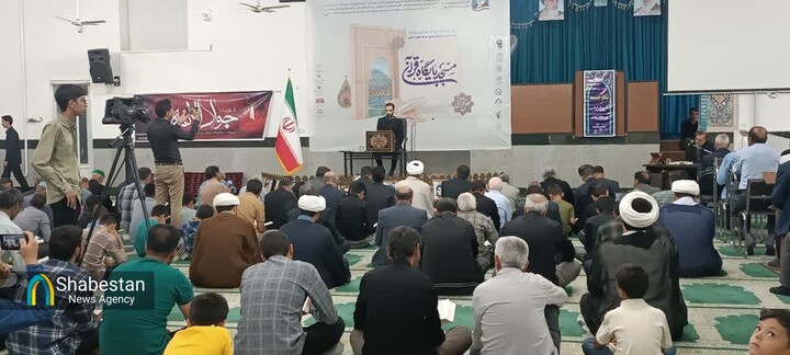محفل انس با قرآن کریم در مسجد جامع شهر آیسک برگزار شد