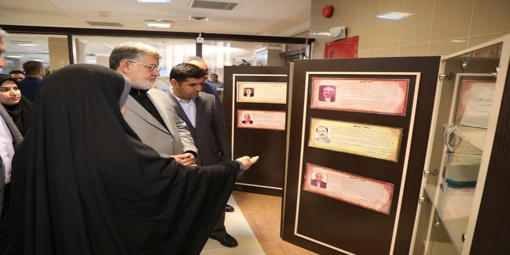 بهروزرسانی خدمات و تجهیز بخشهای کتابخانه مطابق ذائقه مخاطبین باشد