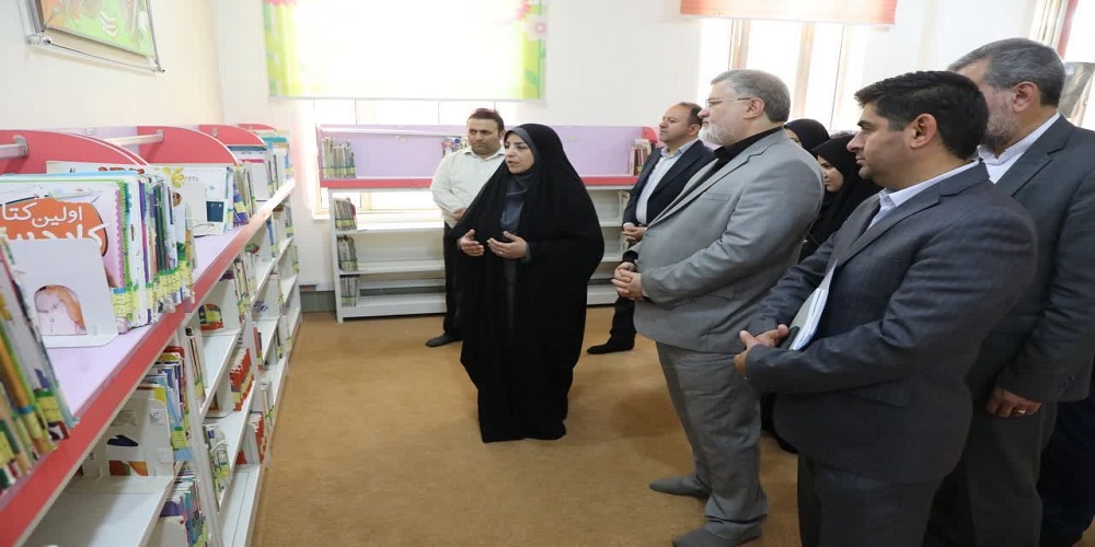 بهروزرسانی خدمات و تجهیز بخشهای کتابخانه مطابق ذائقه مخاطبین باشد