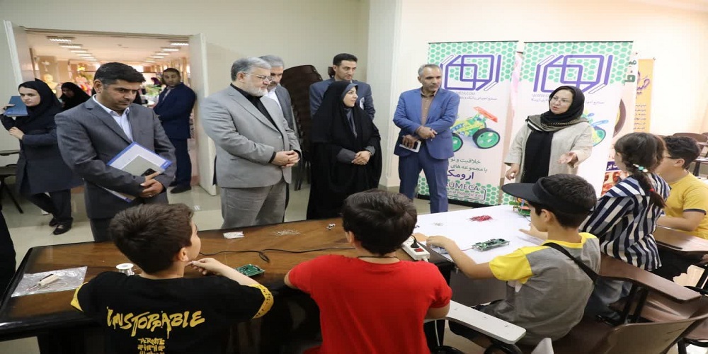 بهروزرسانی خدمات و تجهیز بخشهای کتابخانه مطابق ذائقه مخاطبین باشد