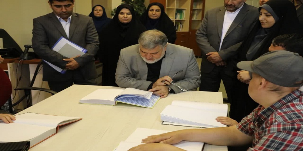 بهروزرسانی خدمات و تجهیز بخشهای کتابخانه مطابق ذائقه مخاطبین باشد