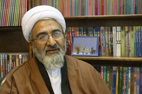 فرازهایی از زندگی قرآنی رهبر شهید/قاریان بزرگ مصر از تبحر امام شهید ما در قرائت متحیر می‌شدند