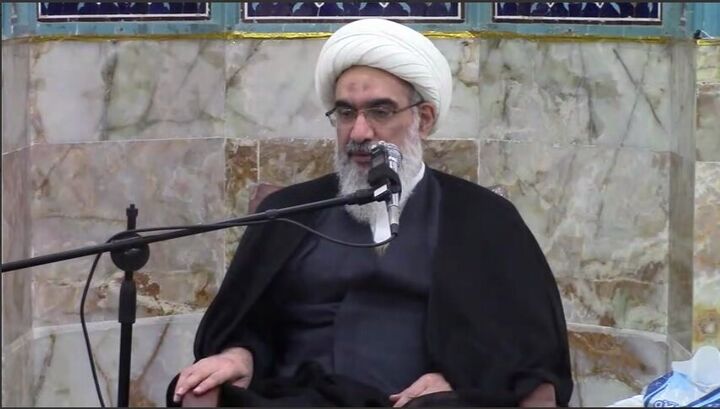 هر که از ذکر خدا روی بگرداند، شیطان قرین او خواهد شد