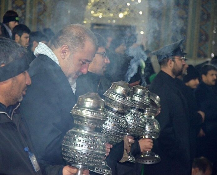 رونمایی اسناد ۴۳۳ ساله عودسوزی در حرم امام رضا(ع)