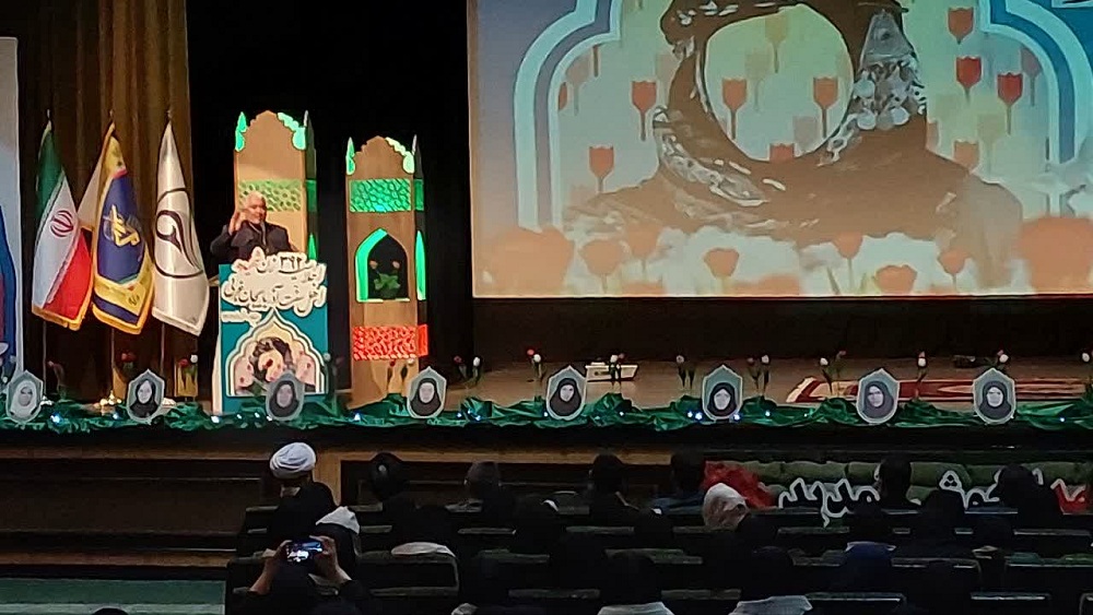 زنان شهیده و شناساندن آنها به نسل جدید کشور مهم است