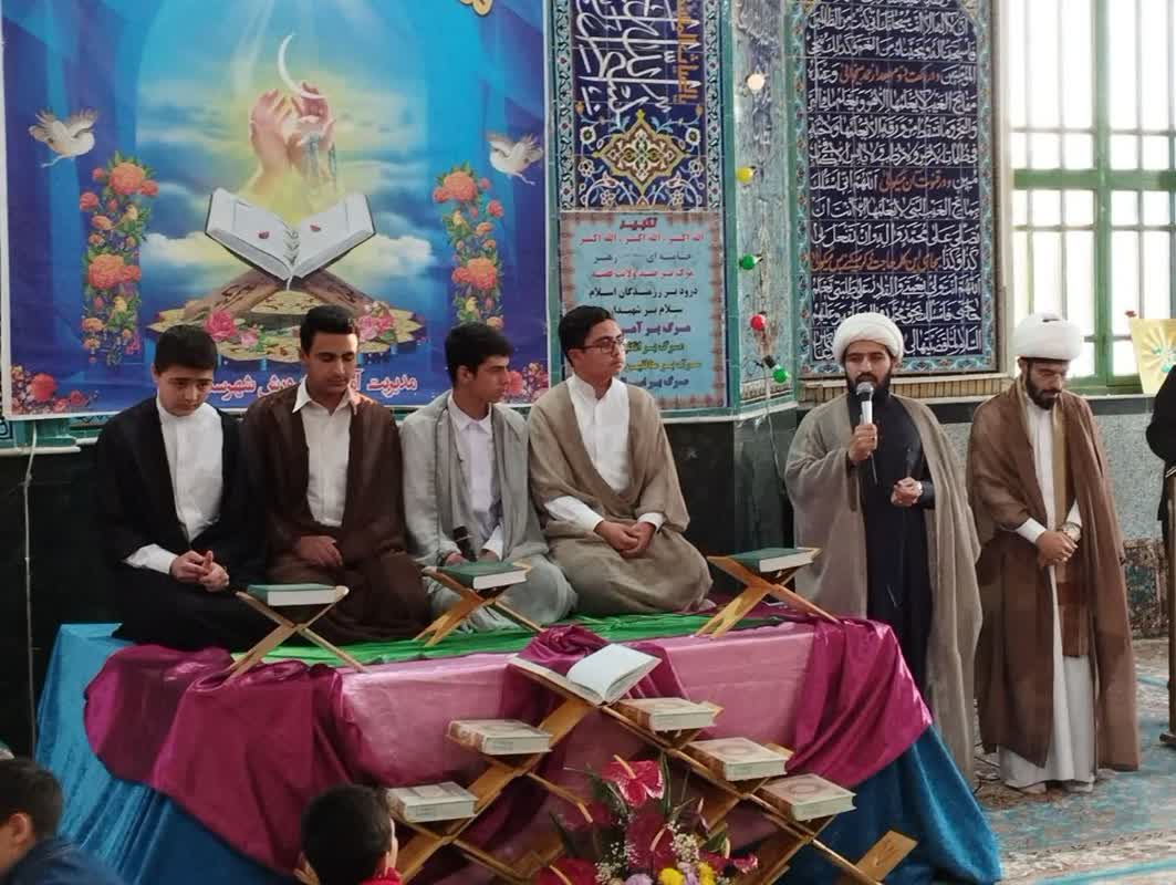پیشبرد برنامههای قرآنی مساجد روستایی با استفاده از ظرفیت طلاب قرآنی