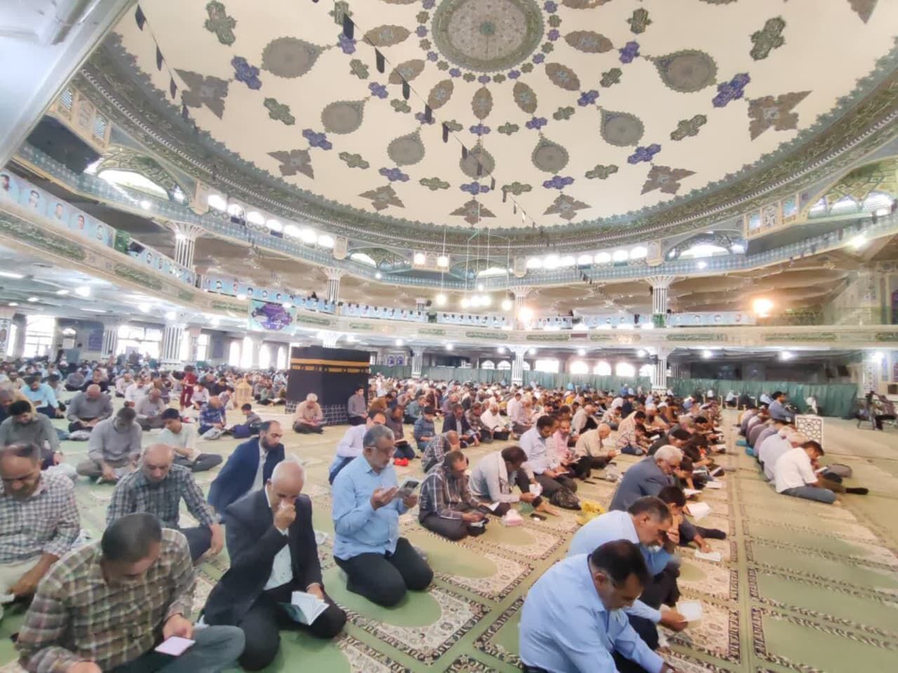 طنین دعای پرفیض عرفه در بام ایران