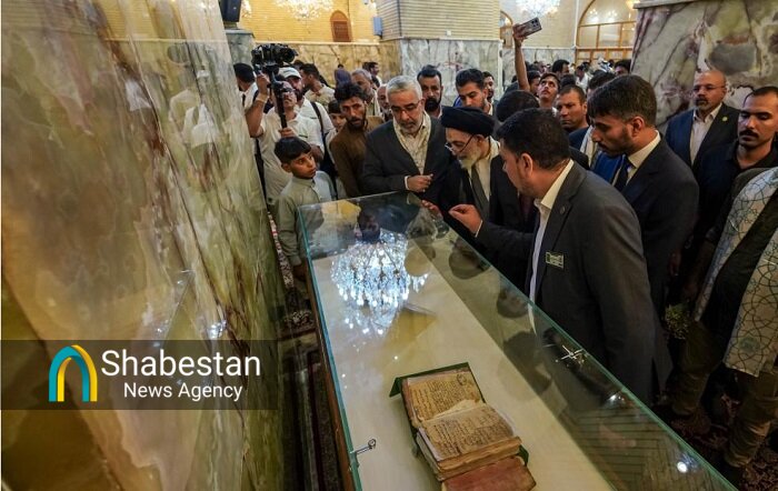 افتتاح نمایشگاه نسخ خطی کمیاب در جهان در آستان مطهر علوی/ نمایش قرآن به خط امیرالمومنین(ع)+ عکس