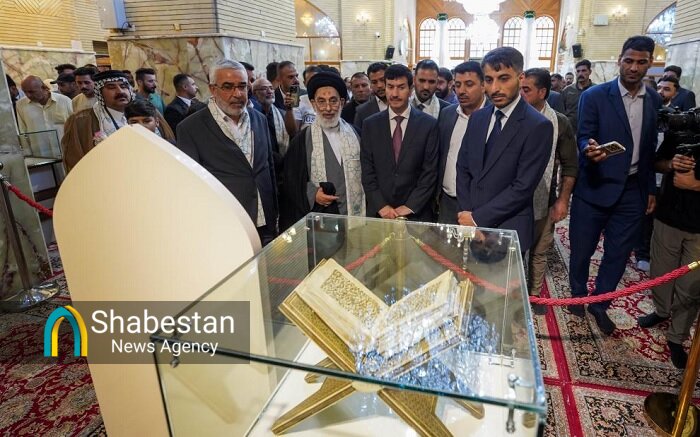 افتتاح نمایشگاه نسخ خطی کمیاب در جهان در آستان مطهر علوی/ نمایش قرآن به خط امیرالمومنین(ع)+ عکس