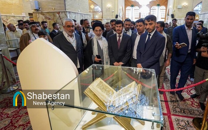 افتتاح نمایشگاه نسخ خطی کمیاب در جهان در آستان مطهر علوی/ نمایش قرآن به خط امیرالمومنین(ع)+ عکس