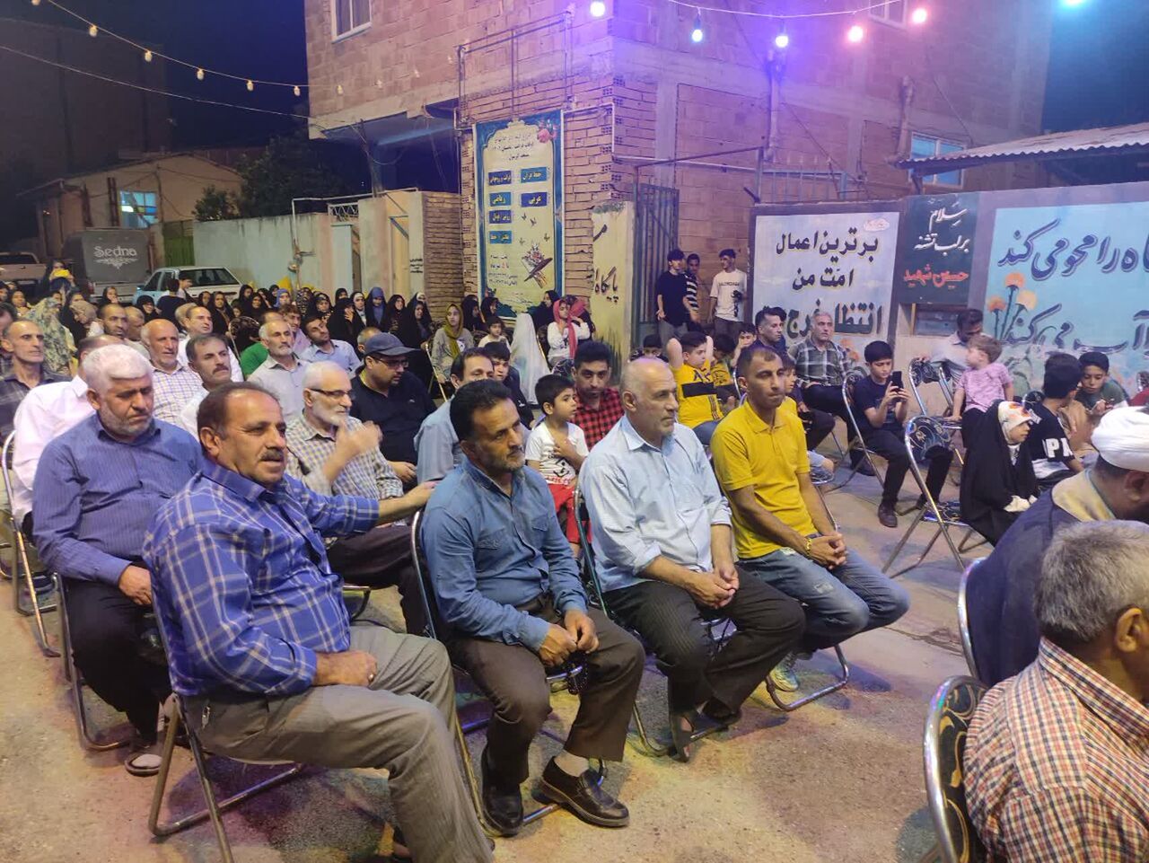 اعضای کانون فرهنگی هنری بعثت نکا پای کار مهمونی غدیری