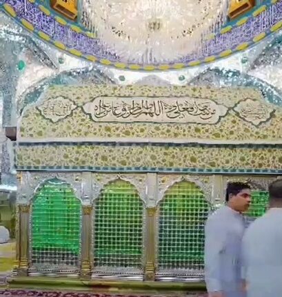 مضجع امیرالمؤمنین(ع) با پردهفرش نفیس تولیدی آران و بیدگل تزیین شد