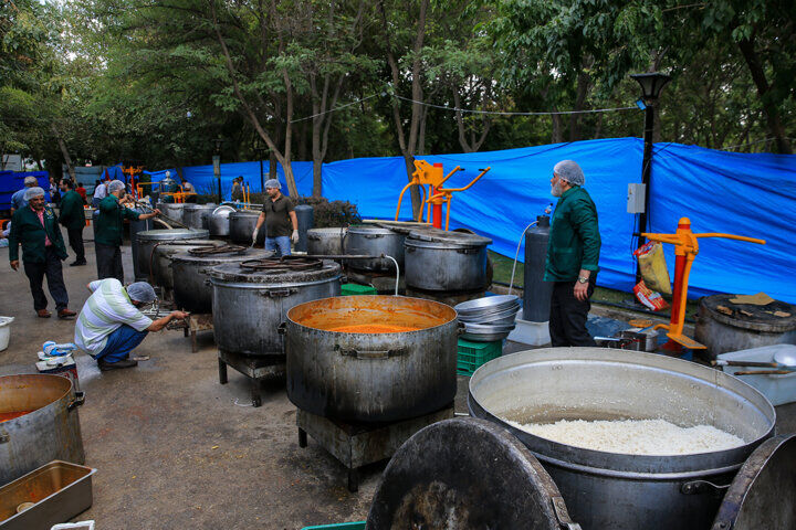 اطعام ۱۱ هزار نفری هیئت آذربایجانیهای مقیم مشهد در پارک ملت