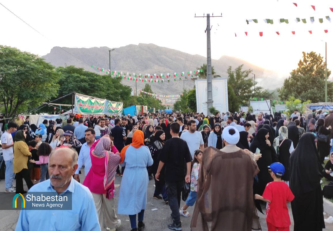 مهمانی سه کیلومتری غدیر در خیابان شورای خرمآباد