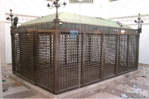 تاریخی که ضریح امام رضا(ع) از سر گذرانده است