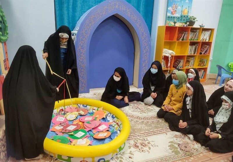 آموزش انتخابات برای دههنودیها در رواق کودک حرم رضوی