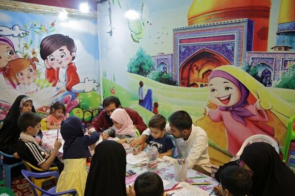 آموزش انتخابات برای دههنودیها در رواق کودک حرم رضوی