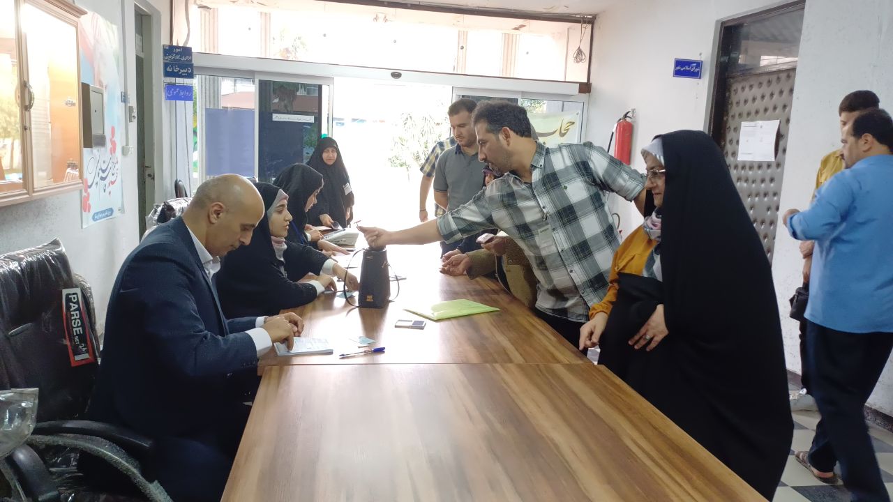 آغاز حضور حماسی مردم گیلان پای صندوقهای رای