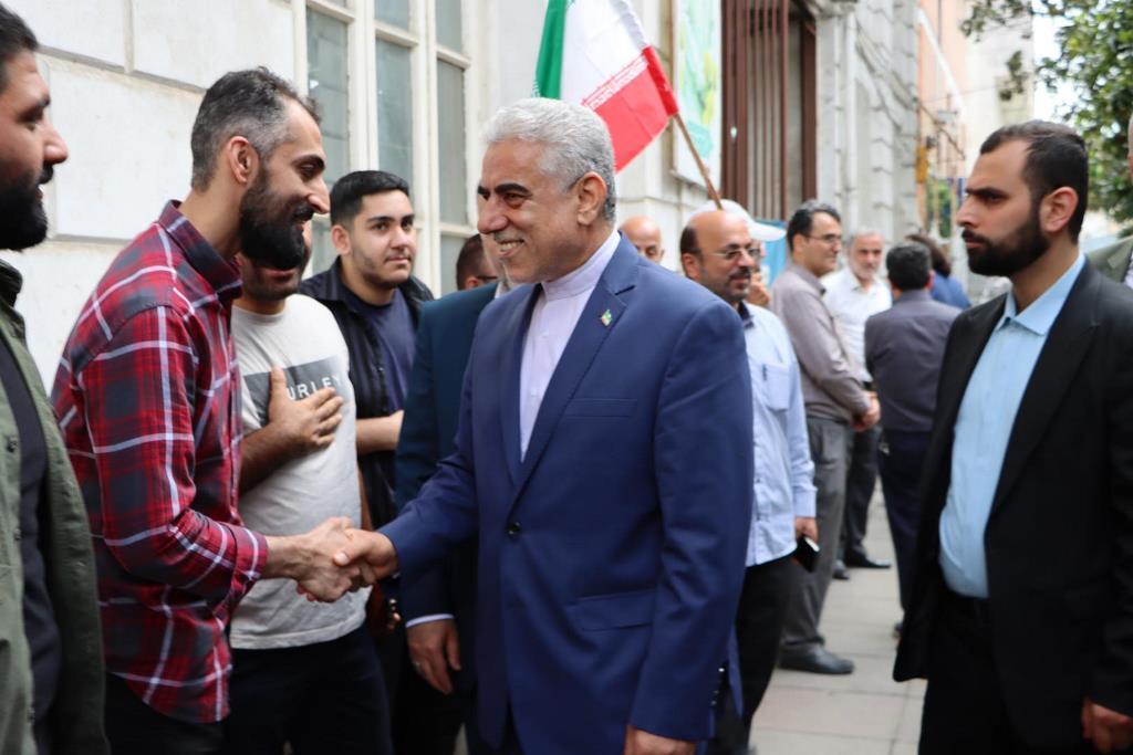 بازدید نماینده ولی فقیه و استاندار گیلان از شعبات اخذ رای در رشت