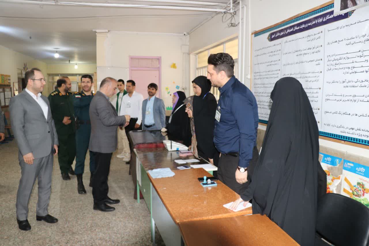 اصحاب رسانه مردم را جهت شرکت و انتخاب اصلح در انتخابات تشویق و ترغیب کنند