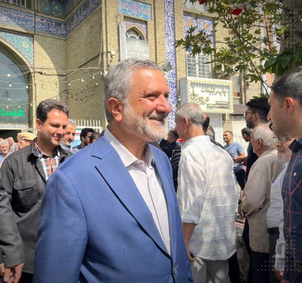 شخصیتها در کدام مساجد رأی خود را به صندوق انداختند؟