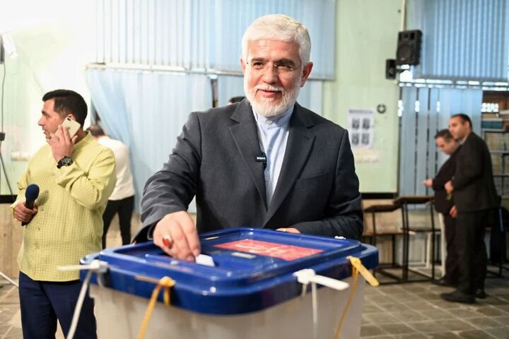 استاندار گلستان رای خود را به صندوق انداخت