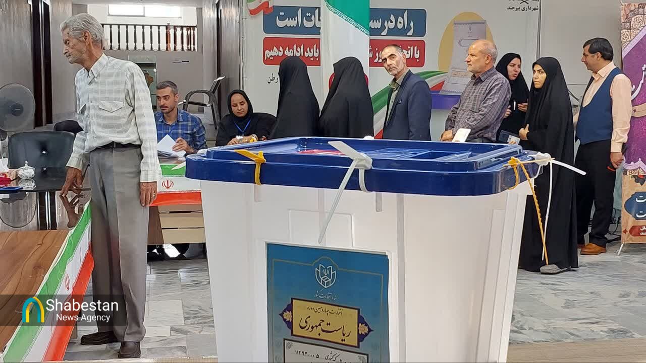 بیرجندیها برای رأی دادن به صف شدند