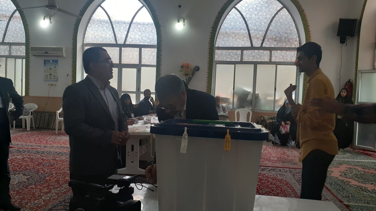 حضور مردم پای صندوق رأی مسجد صاحب الزمان(عج) فراش محله