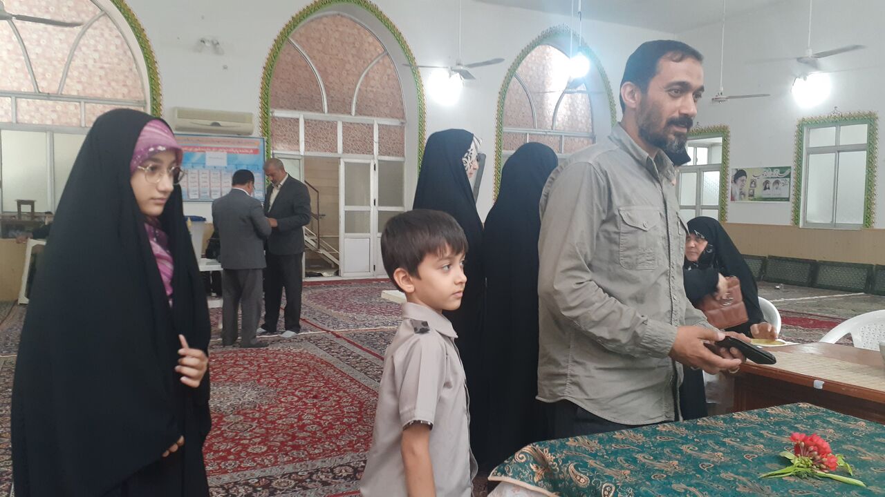 حضور مردم پای صندوق رأی مسجد صاحب الزمان(عج) فراش محله