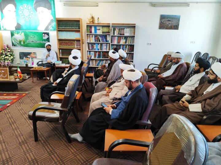نشست آموزشی جهاد تبیین با محوریت انتخابات در داراب