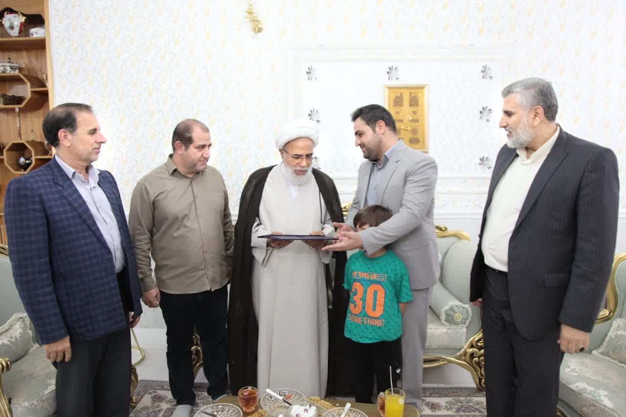 دیدار نماینده ولی فقیه کرمانشاه با خانواده شهدای حمله موشکی ناو جنگی آمریکا بههواپیمای مسافربریایرباس