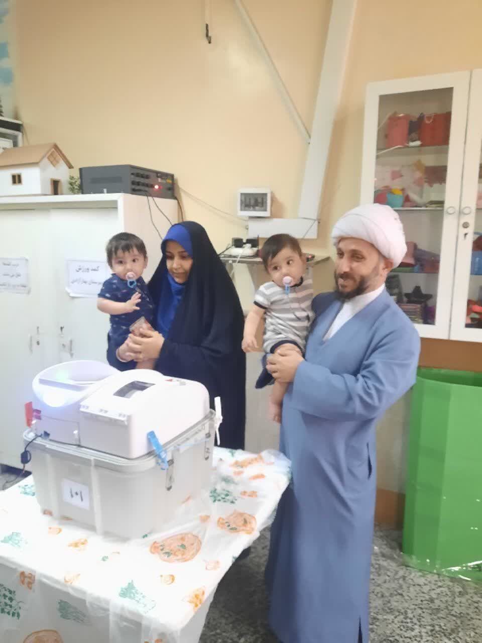 فرزند نیروی مضاعفی برای موفقیت خانواده/ به مادر بودنم افتخار می کنم