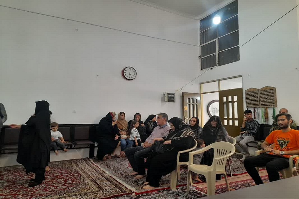 بانوان مسجدی به نیت انتخاب اصلح ختم سوره انعام برگزار کردند