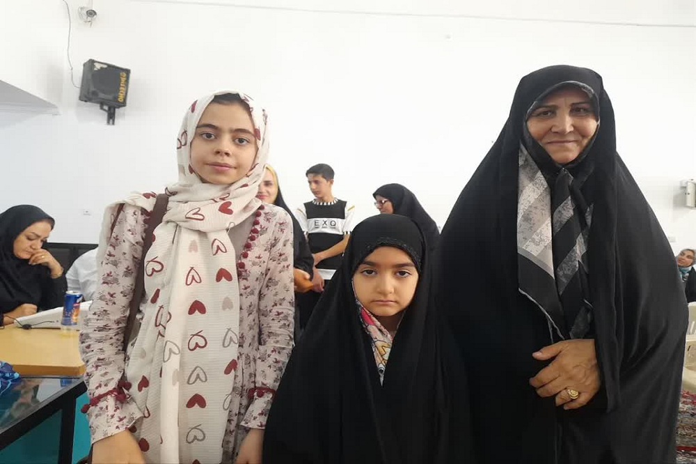 بانوان مسجدی به نیت انتخاب اصلح ختم سوره انعام برگزار کردند