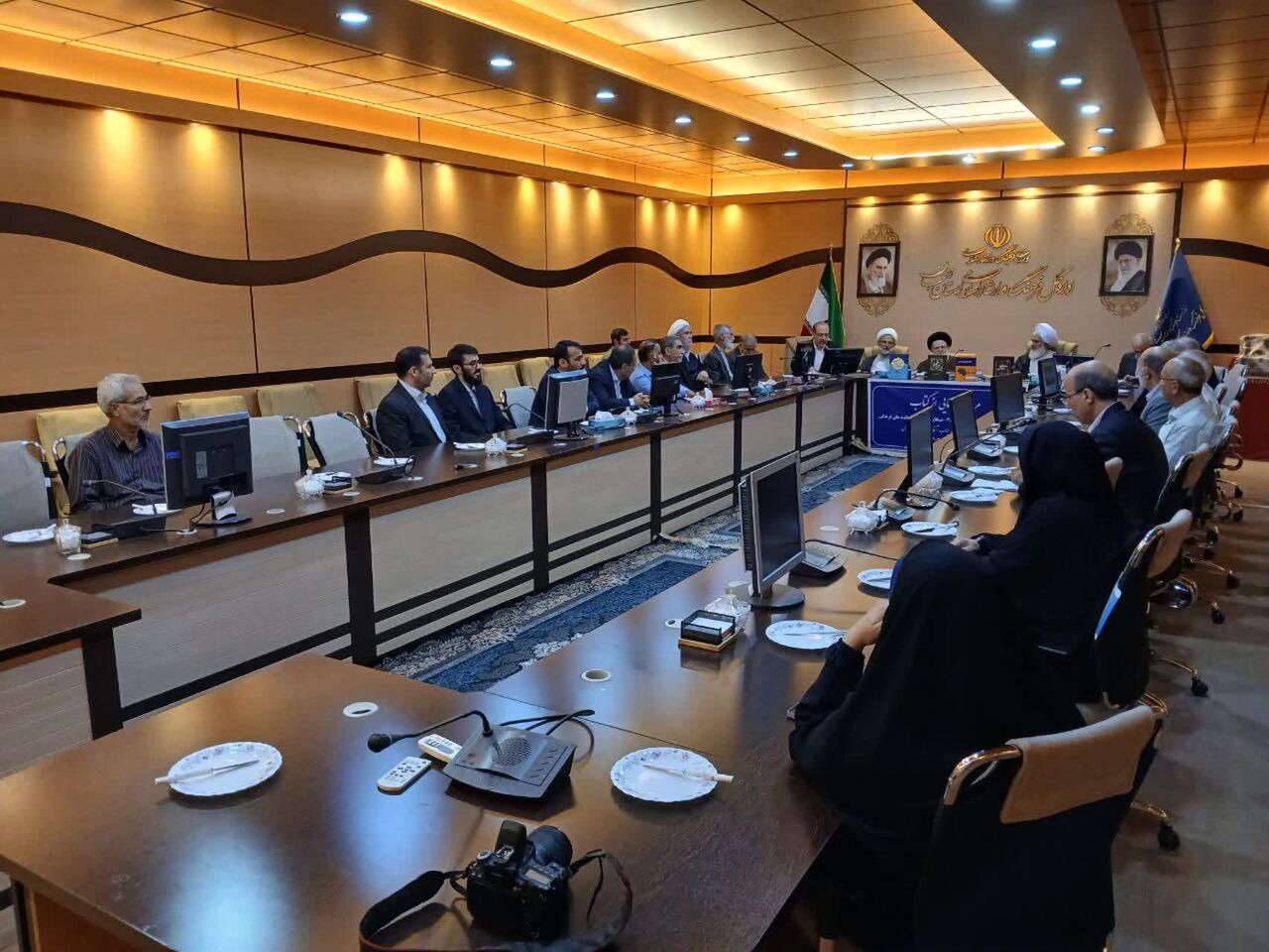 نویسندگان برای معرفی قرآن کریم، از دیدگاه اهل بیت(ع) استفاده کنند