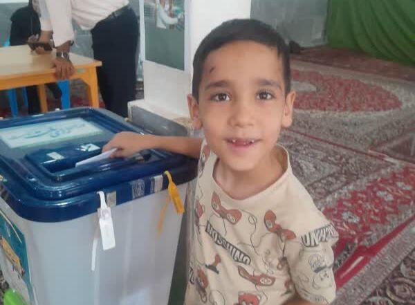 راه‌اندازی پویش «عکس من در پای صندوق رای» در مسجد امام حسین(ع) مرزیجران