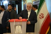 استاندار گلستان رای خود را به صندوق انداخت