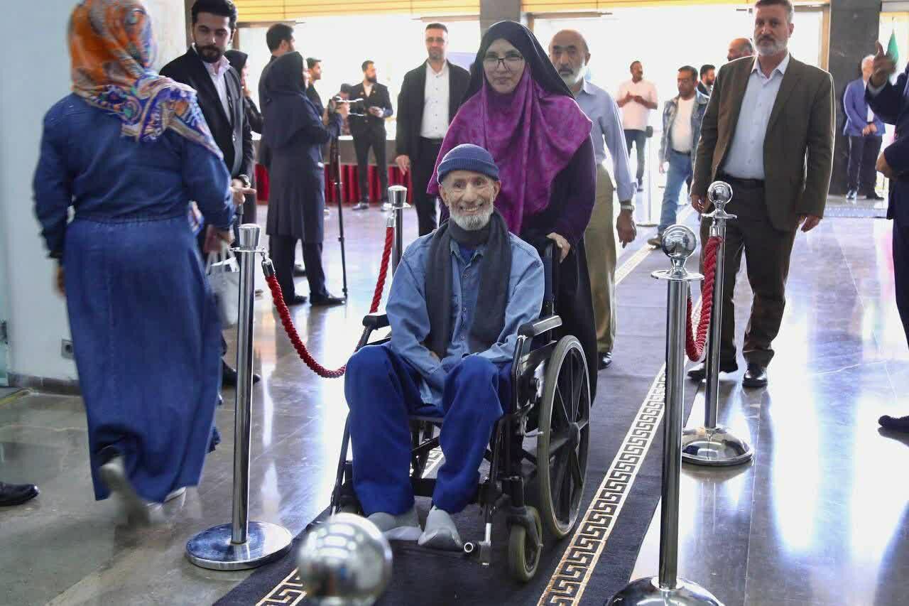 حضور پرشور اصحاب فرهنگو هنر در تالار وحدت در پای صندوق رای