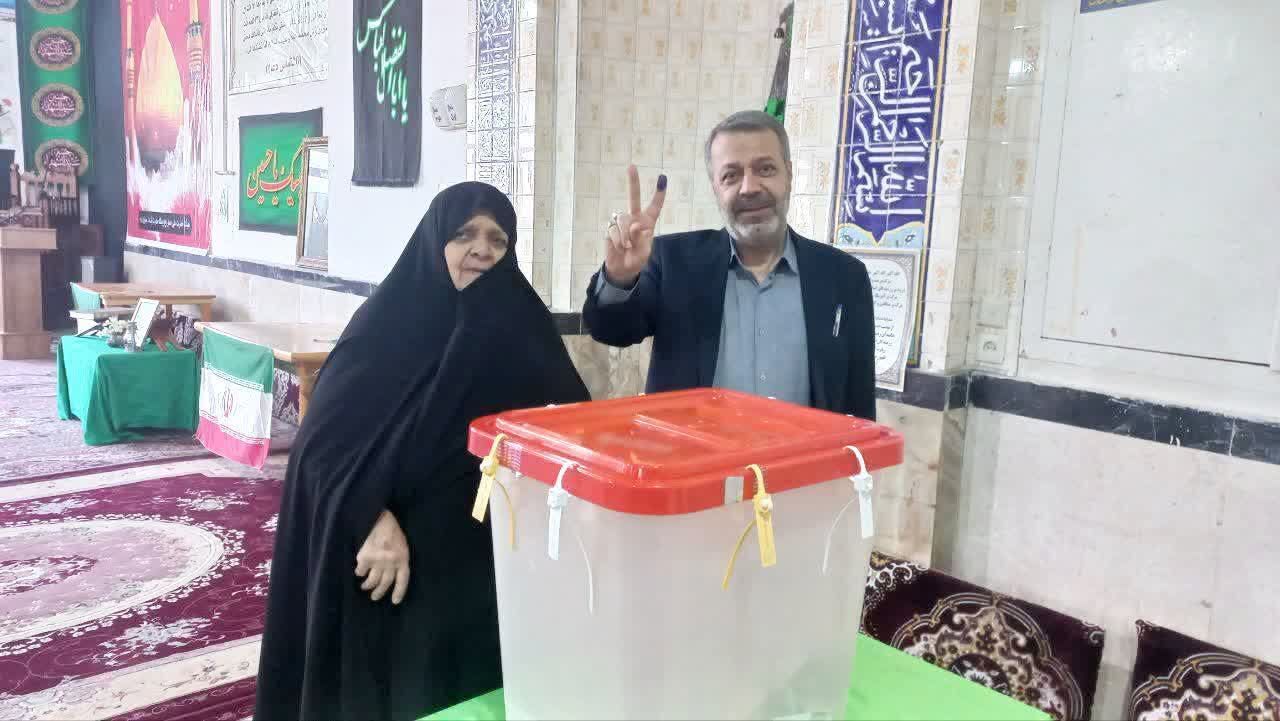 خانواده شهدا و استمرار وطن دوستی و ولایتمداری با حضور در انتخابات