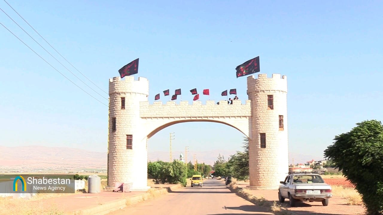 آمادگی حزب الله لبنان برای عزاداری ماه محرم با سیاه پوش کردن مناطق مختلف غرب بعلبک+ عکس