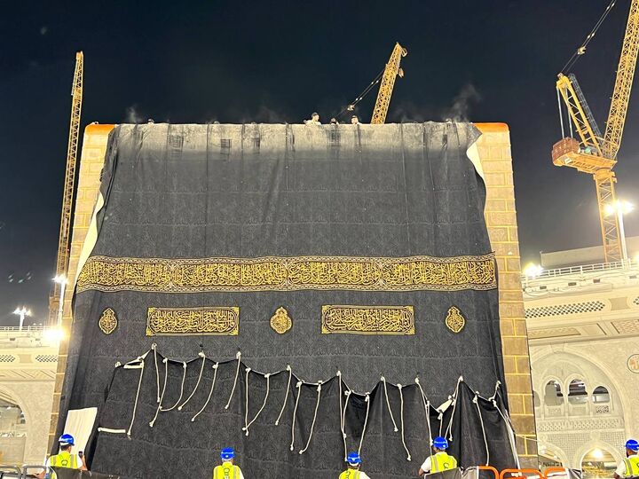 پرده جدید کعبه نصب شد